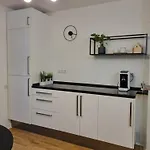 Im Zentrum Von Leverkusen, Helle 3-zimmerwohnung 80 M2 * לברקוסן