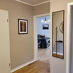 Im Zentrum Von Leverkusen, Helle 3-zimmerwohnung 80 M2 דירה לברקוסן