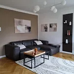 Im Zentrum Von Leverkusen, Helle 3-zimmerwohnung 80 M2 דירה *