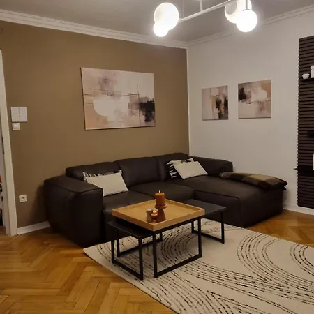 Апартаменты Im Zentrum Von Leverkusen, Helle 3-zimmerwohnung 80 M2 *