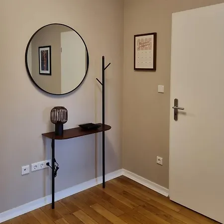 Im Zentrum Von Leverkusen, Helle 3-zimmerwohnung 80 M2 *