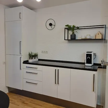 Im Zentrum Von Leverkusen, Helle 3-zimmerwohnung 80 M2 * Леверкузен