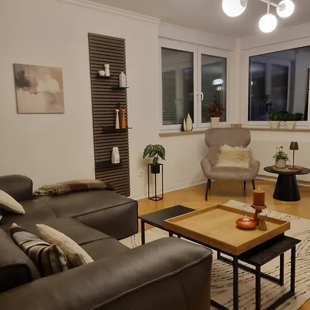 Im Zentrum Von Leverkusen, Helle 3-zimmerwohnung 80 M2 Леверкузен