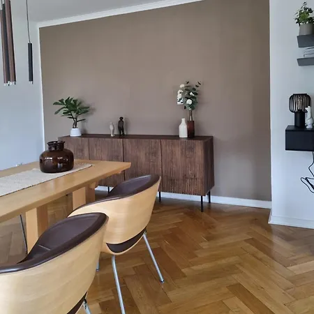 Im Zentrum Von Leverkusen, Helle 3-zimmerwohnung 80 M2 *