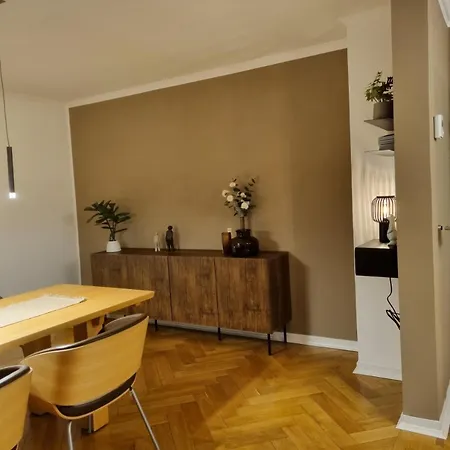 Im Zentrum Von Leverkusen, Helle 3-zimmerwohnung 80 M2 Леверкузен