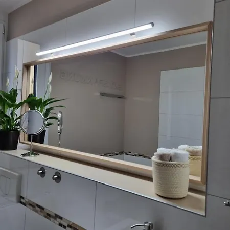 Im Zentrum Von Leverkusen, Helle 3-zimmerwohnung 80 M2