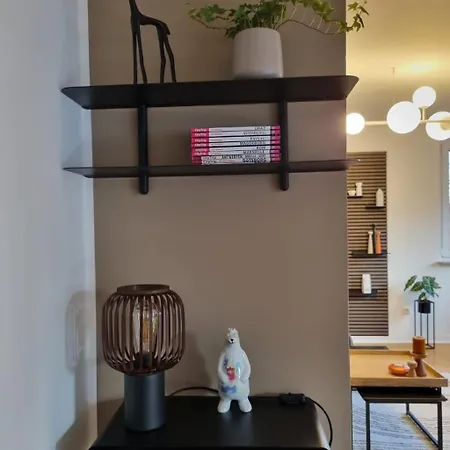 Апартаменты Im Zentrum Von Leverkusen, Helle 3-zimmerwohnung 80 M2 *