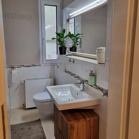 Im Zentrum Von Leverkusen, Helle 3-zimmerwohnung 80 M2 Леверкузен