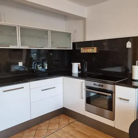 Im Zentrum Von Leverkusen, Helle 3-zimmerwohnung 80 M2 * Леверкузен