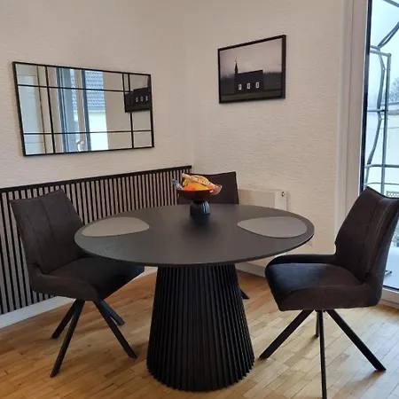 Апартаменты Im Zentrum Von Leverkusen, Helle 3-zimmerwohnung 80 M2 *