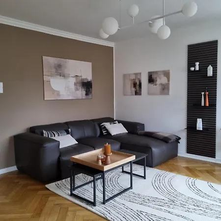 Im Zentrum Von Leverkusen, Helle 3-zimmerwohnung 80 M2 Апартаменты *
