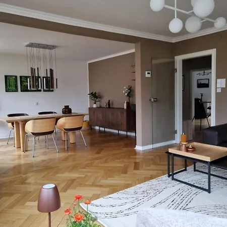 Im Zentrum Von Leverkusen, Helle 3-zimmerwohnung 80 M2