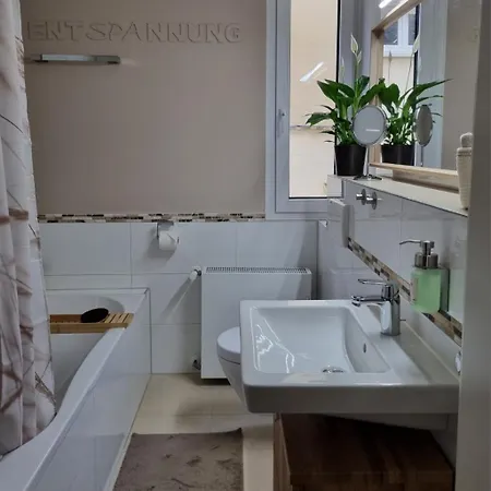 Апартаменты Im Zentrum Von Leverkusen, Helle 3-zimmerwohnung 80 M2 *