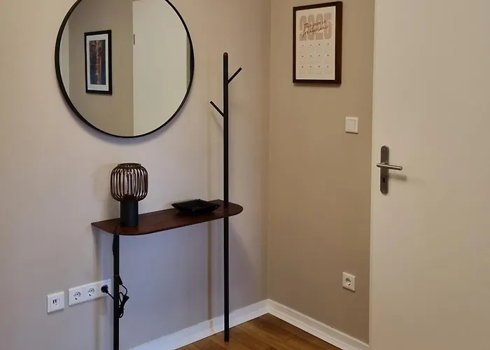 Im Zentrum Von Leverkusen, Helle 3-zimmerwohnung 80 M2 *