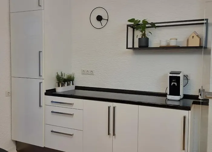 Im Zentrum Von Leverkusen, Helle 3-zimmerwohnung 80 M2 * Leverkusen