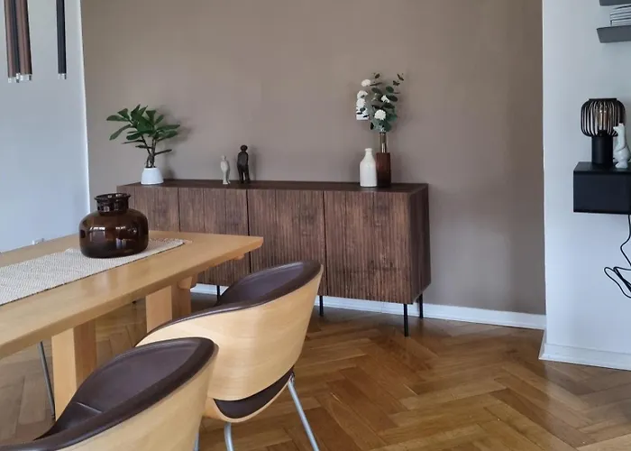 Im Zentrum Von Leverkusen, Helle 3-zimmerwohnung 80 M2 *