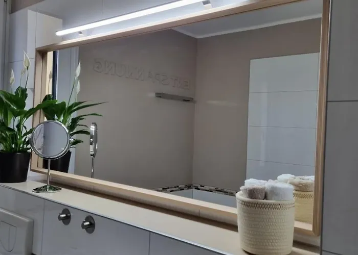 Im Zentrum Von Leverkusen, Helle 3-zimmerwohnung 80 M2