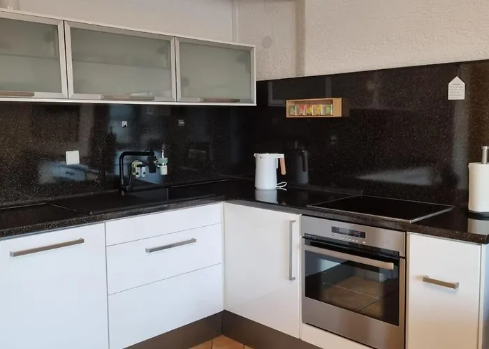 Im Zentrum Von Leverkusen, Helle 3-zimmerwohnung 80 M2 * Leverkusen