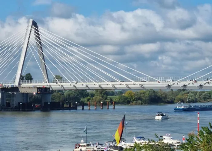 Im Zentrum Von Leverkusen, Helle 3-zimmerwohnung 80 M2 Leverkusen